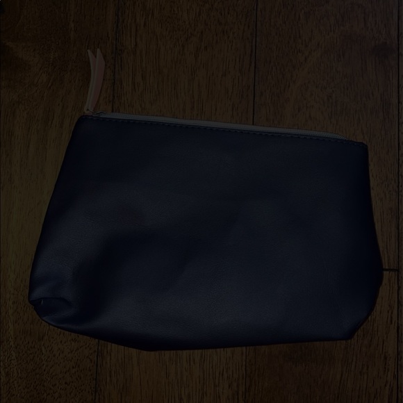 Makeup Bag - Picture 2 of 3